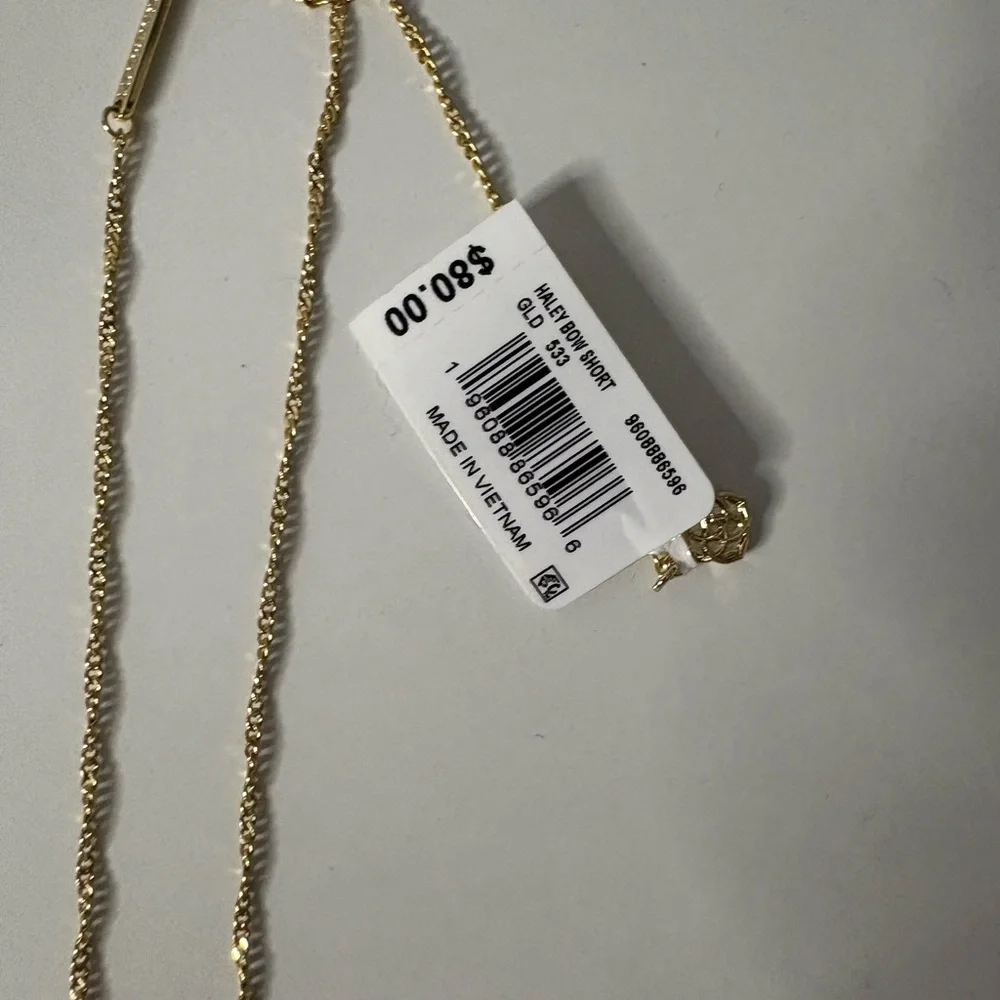 Kendra Scott Haley Bow Gold Short Pendant Necklace in blush mother-of-pearl - Picture 5 of 6